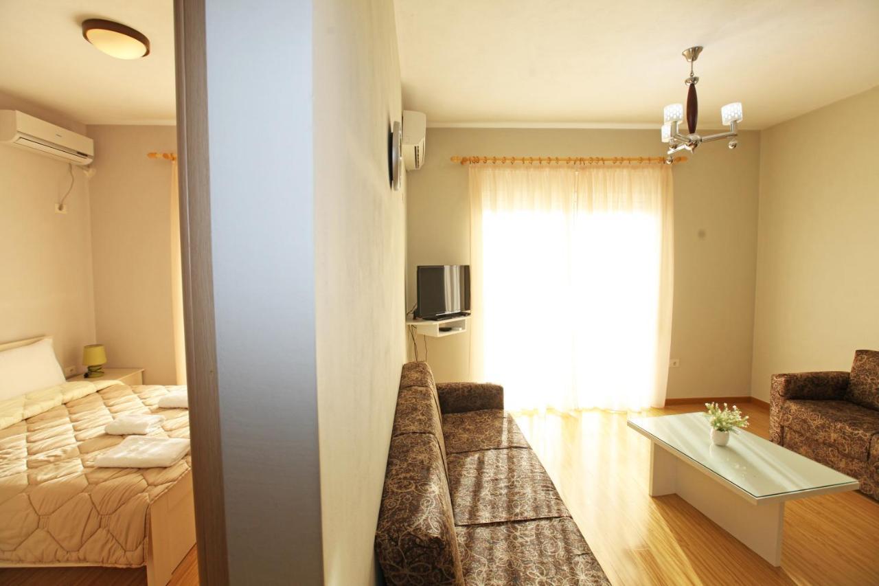 Teo Apartaments Sarande Exterior photo